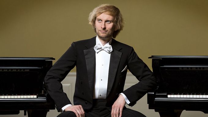 Letos v lednu Ivo Kahánek převzal cenu Classic Prague Awards za provedení Koncertu pro klavír a orchestr č. 4 Bohuslava Martinů na festivalu Printemps des Arts v Monte Carlu.