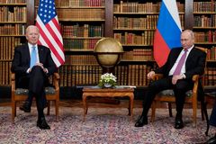 Západ má štěstí, že proti Putinovi v Bílém domě sedí Biden, a ne Trump