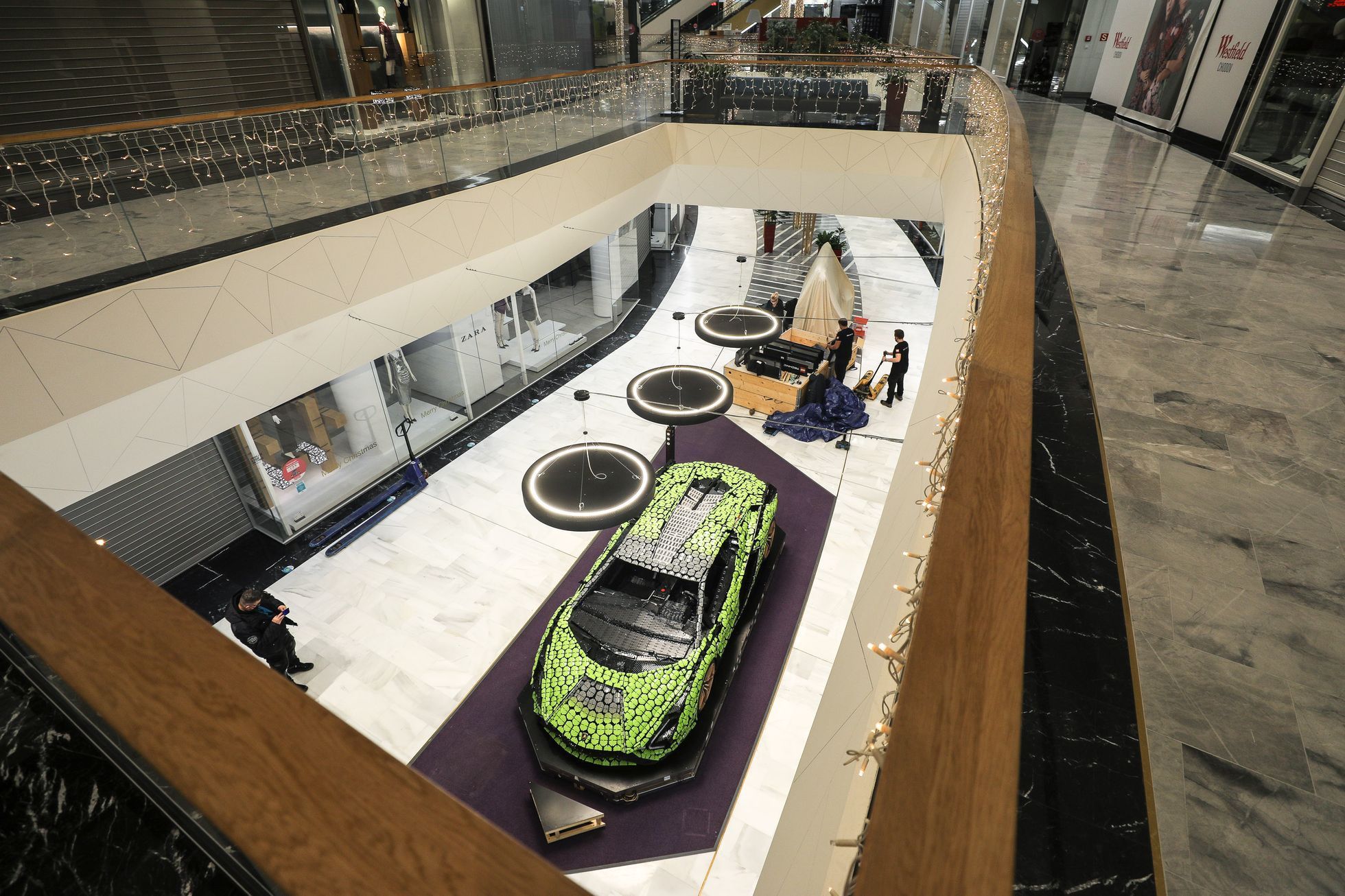 Lamborghini Sian z Lega v Obchodním centru Chodov