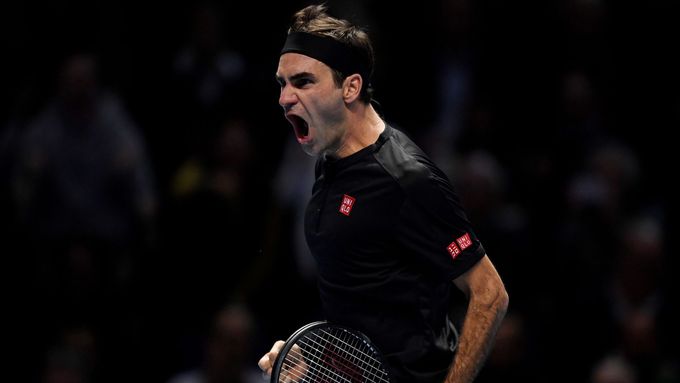 Roger Federer je v semifinále Turnaje mistrů.