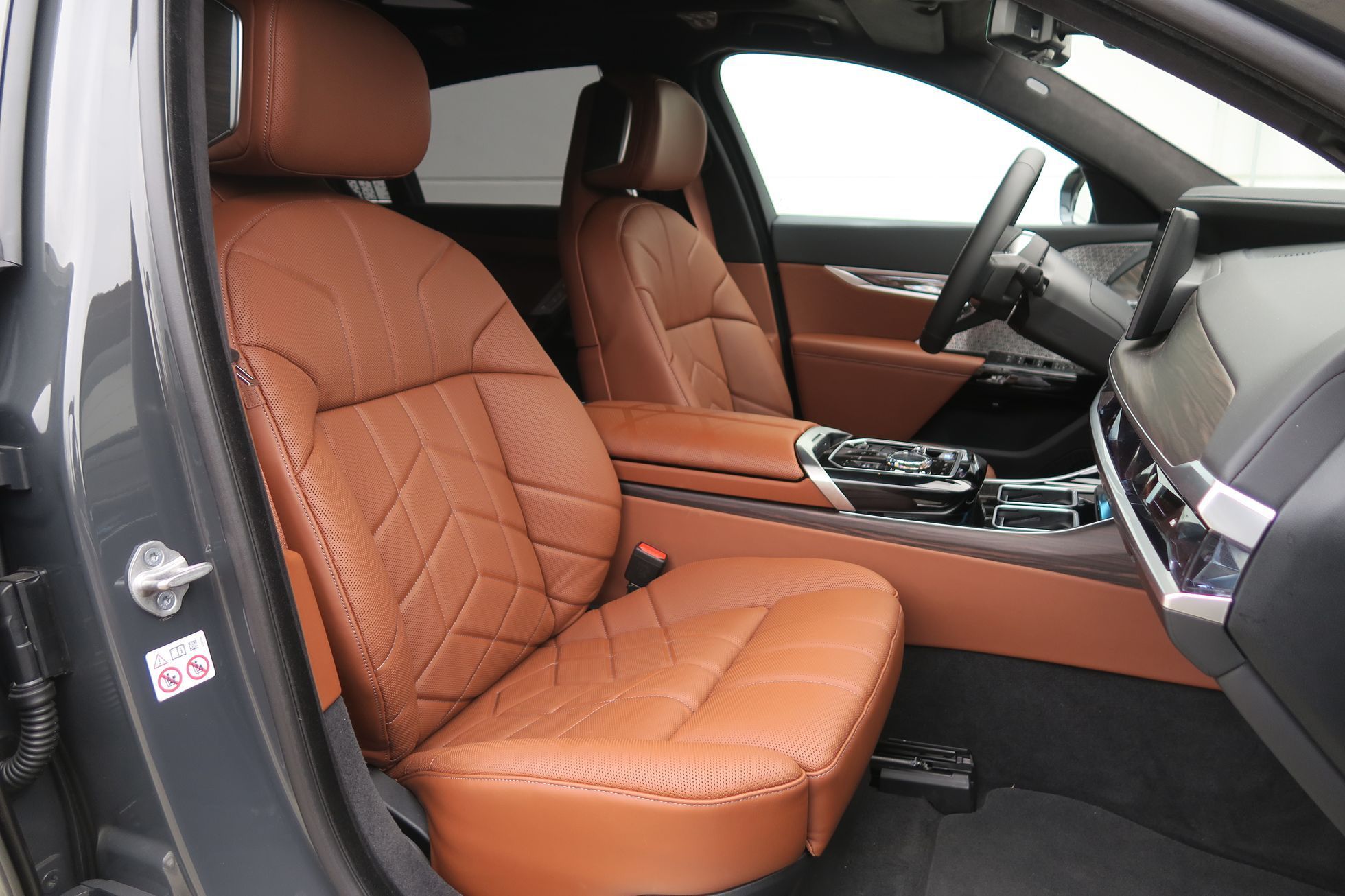 BMW i7