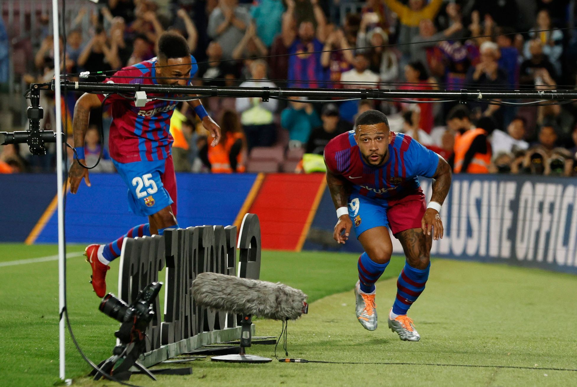 Memphis Depay z Barcelony slaví gól v zápase s Celtou Vigo