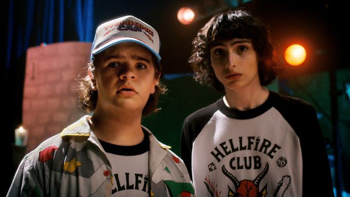 Gaten Matarazzo v roli Dustina a Finn Wolfhard jako Mike.