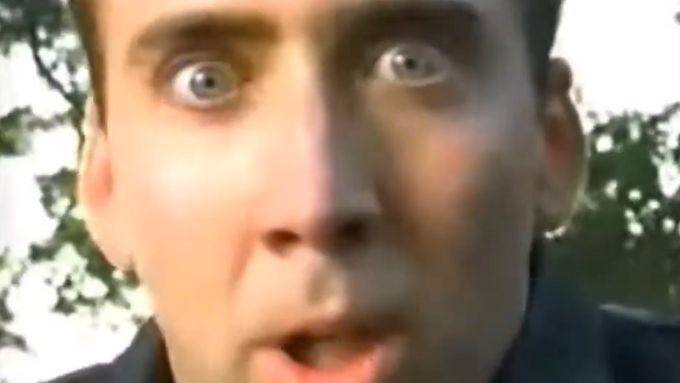 Reklamní spot "Šílená trojčata" (2007). Surrealistická japonská reklama na herní automaty Sankyo Pachinko s Nicolasem Cagem v hlavní roli.