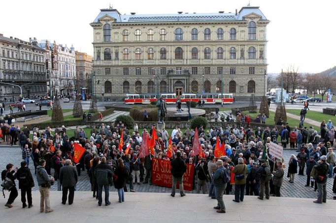 Vypadá to že jich není mnoho,však od jiskry velký požár může vzplát