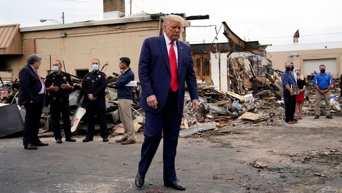 Prezident Donald Trump navštívil město Kenosha a prohlédl si místa zničená při demonstracích