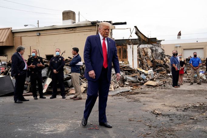 Prezident Donald Trump navštívil město Kenosha a prohlédl si místa zničená při demonstracích