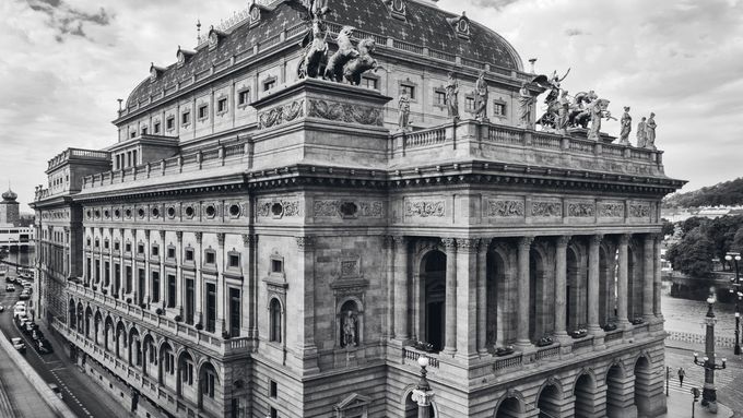 Historická Praha, jak ji neznáme. Téměř čtyři stovky snímků odkrývají architekturu 19. století