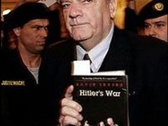 Kontroverzní historik David Irving