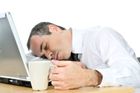 "Šílená únava" v práci je častější. Zkuste pravidlo 8 : 8 : 8 a gauč, radí odborníci