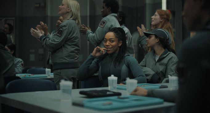 Naomi Ackie ve filmu Mickey 17.