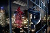 9. Úspěšný premiérový víkend měl v květnu 2007 i dobrodružný film Spider-Man 3. Boj s padouchy i svou vlastní temnou stránkou svedl herec Tobey Maguire pod vedením režiséra Sama Raimiho. Během premiérového víkendu si společnost Columbia Pictures přišla na 381,7 milionu dolarů.