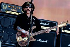 Fanoušci Motörhead chtějí pojmenovat nový chemický prvek Lemmium. Petici podepsalo 70 tisíc lidí