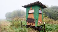 Tyto stavby jsou zrcadlem svých tvůrců a vypovídají o české zručnosti, sklonu k improvizaci, humoru a někdy i zvláštnímu estetickému cítění.

(Vrbčany)