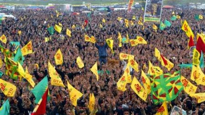 Kurdové, jichž žije v Turecku na 12 milionů, při příležitosti svátku požadují více práv a svobod.