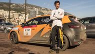 Rallye Monte Carlo mělo i svoji celebritu. Carlos Sainz junior se objevil jako předjezdec. Pochopitelně v Renaultu, za nějž jezdí ve formuli 1.