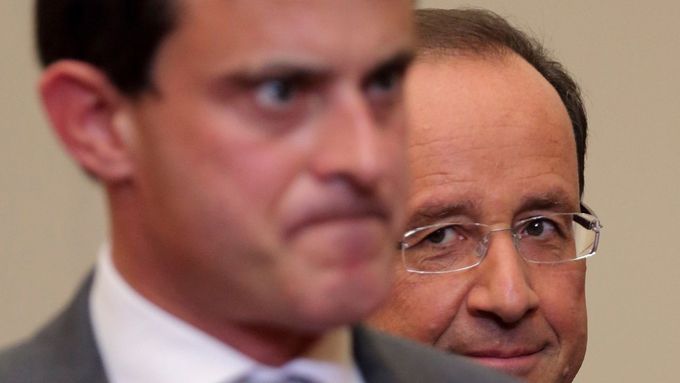 Premiér Manuel Valls a prezident François Hollande.