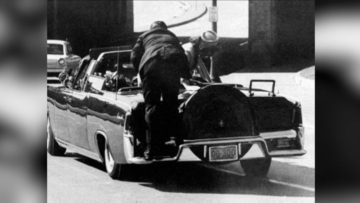 Video z atentátu na JFK: Zmatek i slzy Jackie obletěly před 57 lety celý svět