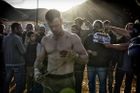 První fotka z pátého Bournea: Polonahý Matt Damon se chystá do boje