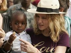 Madonna a její adoptivní syn David Banda.
