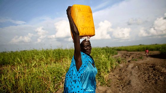 Cesta pro vodu v Jižním Súdánu představuje velké nebezpečí pro ženy a dívky