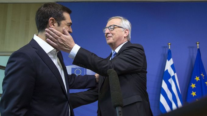 Povinný optimismus. (Předseda Evropské komise Juncker vítá premiéra Tsiprase.)