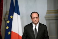 Hollande chce ve Francii zachovat mimořádný stav až do května. Prodloužení navrhne parlamentu