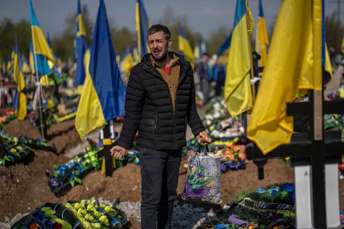 Den hrobníků na Ukrajině.