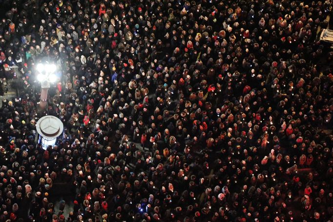 Protesty v Polsku kvůli vraždě primátora - snímek je z Varšavy