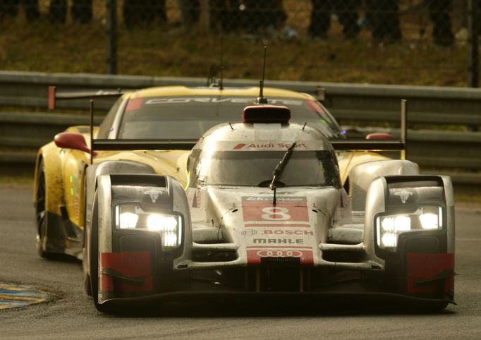 24 h Le Mans 2015: Audi R18 e-tron quattro a Chevrolet Corvette C7.R