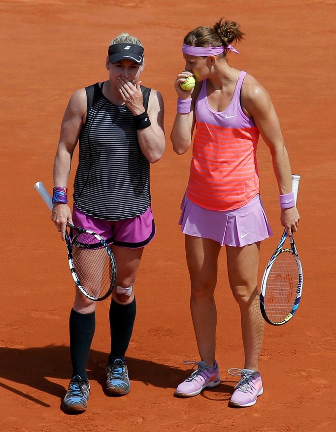 Lucie Šafářová a Bethanie Mattek-Sandsová ve finále French Open 2015