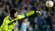 Petr Čech - Nesmíme ale zapomenout také na českou reprezentaci. Ta ve svém středu skrývá minimálně jedno zvučné jméno. Brankářská opora Chelsea by si jistě zasloužila bojovat s těmi nejlepšími, ale to by musel mít trochu jiný tým před sebou.