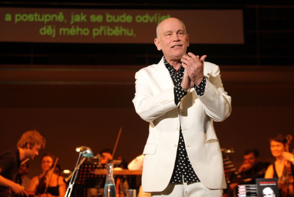 John Malkovich v Ďábelské komedii