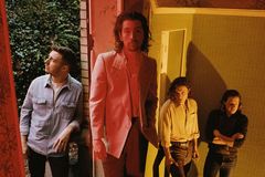 Recenze: Skupina Arctic Monkeys kvůli své nejlepší desce přišla o polovinu fanoušků