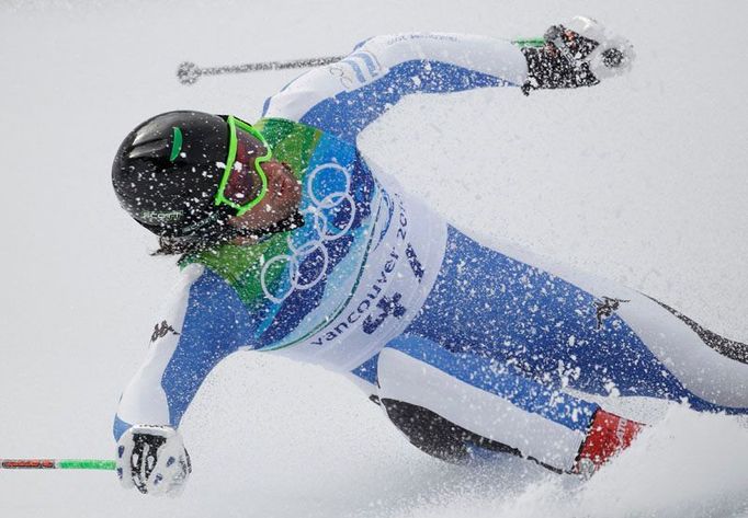 Cristian Javier Simari Birkner padá během sjezdu. Devětadvacetiletý muž reprezentuje Argentinu už více než deset let ve Světovém poháru. Na olympiádu sice jel v roli outsidera (kterou potvrdil), na popularitě doma mu to nic neubírá.