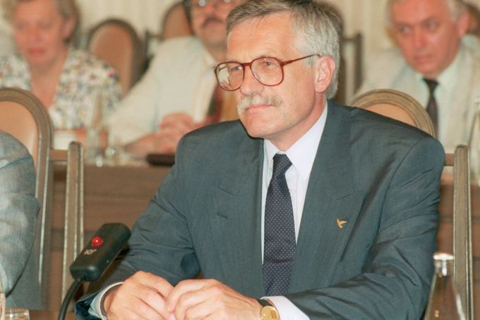 První vláda Václava Klause. Václav Klaus v ČNR jako nově zvolený český premiér, 2. Července 1992.