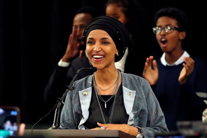 Ilhan Omarová - jednou ze dvou historicky poprvé zvolených muslimek do Sněmovny reprezentantů.