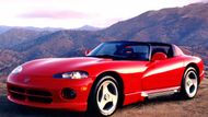 Od kompaktů rychle k americkým automobilům, protože koupit se v Česku roku 1993 dal i Viper RT/10. Nikoliv však jako Dodge, ale jako Chrysler, což byla ale vlastně jediná změna. Vidlicový desetiválec o výkonu 299 kW se šestistupňovou manuální převodovkou udělovaly vozu zrychlení na 100 km/h za 4,5 vteřiny, ovšem zadarmo to nebylo. 2,8 milionu korun byla tehdy sumou na úrovni Porsche 911 ovšem s pohonem všech kol.