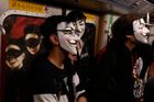 V Hongkongu lidé opět vyšli do ulic. Nelíbí se jim zákaz zakrývání obličeje