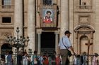 Papež v neděli svatořečí dva Italy, jeden se stane prvním svatým z generace Y