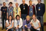Na krku deseti českých atletických reprezentantů se po příletu z halového ME v Göteborgu houpalo celkem jedenáct medailí...
