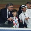 Chorvatský premiér Andrej Plenkovič se synem a premiér Kataru Chálid bin Chalífa bin Abdalazíz Sání v osmifinále MS 2022 Japonsko - Chorvatsko