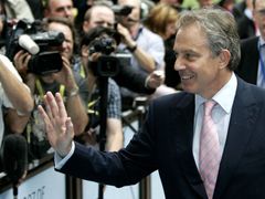 Blair zprostředkoval příměří v Severním Irsku. Pomůžou mu jeho zkušenosti i na Blízkém východě?