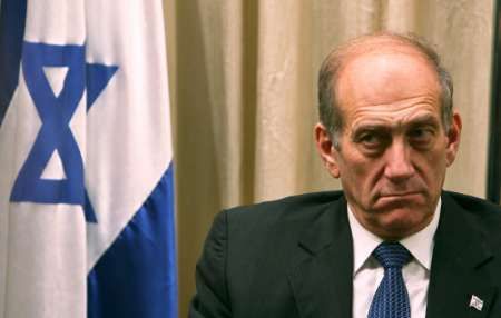 Izraelský premiér Ehud Olmert hrozí "železnou pěstí"
