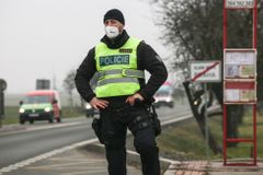 Nohu z plynu. Policie dnes na stovkách míst po celém Česku měří rychlost aut