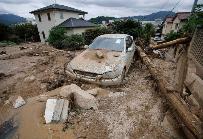 Město na jihozápadě Japonska v noci na středu překvapily mimořádně prudké lijáky, což vedlo k přívalům bahna.