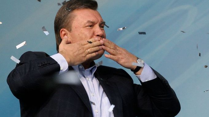 Viktor Janukovyč, šéf proruské Strany regionů, která má nejpočetnější frakci jak v krymském, tak v ukrajinském národním parlamentu