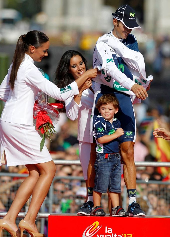 Španělský cyklista Alejandro Valverde ze stáje Movistar po poslední etapě Vuelty 2012.