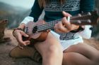 Hitem Vánoc budou ukulele, čekají prodejci hudebních nástrojů