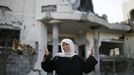 A Palestinian woman cries in front of a house damaged in an Israeli air strike in Beit Hanoun in the northern Gaza Strip November 16, 2012. Egyptian Prime Minister Hisham Kandil arrived in the Gaza Strip on Friday to show solidarity with the Palestinian people following a two-day Israeli military offensive in the enclave, an Egyptian official said. REUTERS/Suhaib Salem (GAZA - Tags: CIVIL UNREST MILITARY POLITICS) Published: Lis. 16, 2012, 8:55 dop.